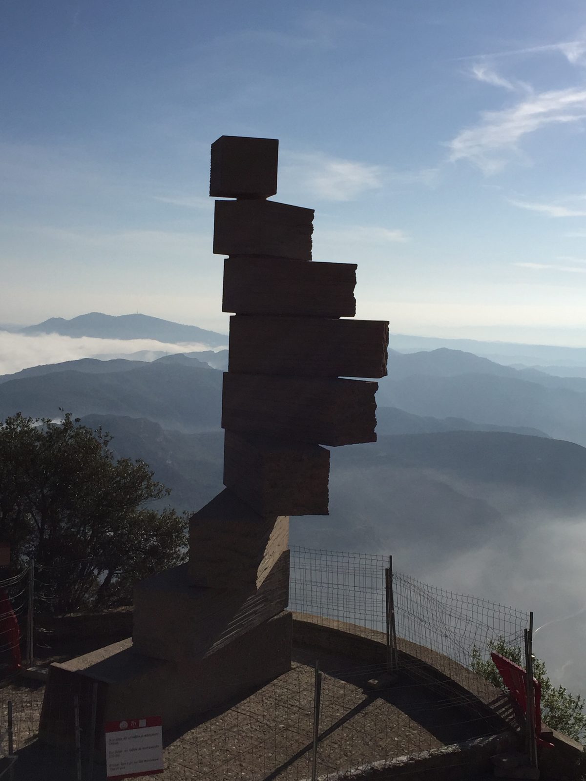 산 위의 계단 사진